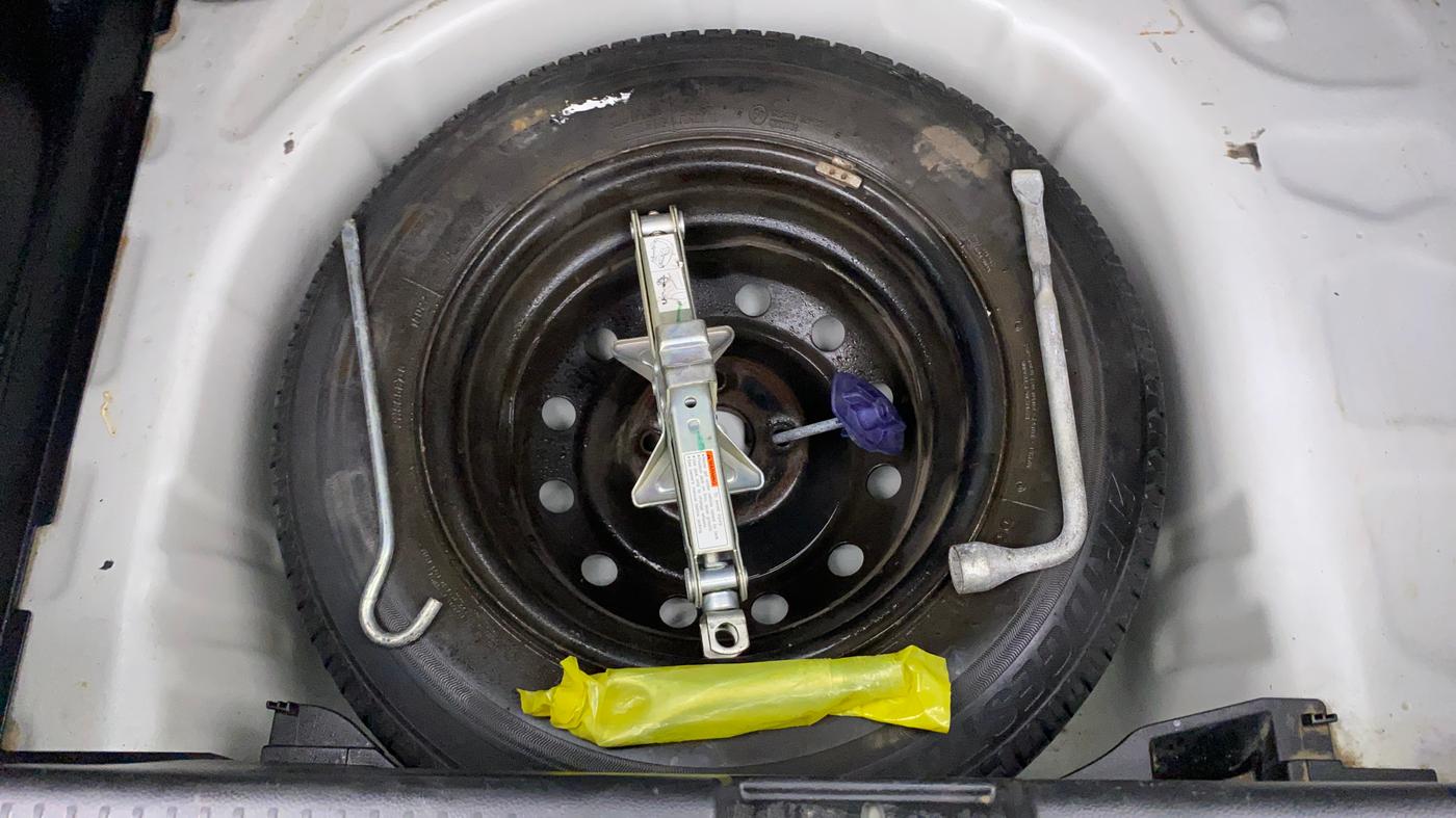 2019 Maruti Swift VXI, Petrol, Manual, 37,400 km, Spare Tyre