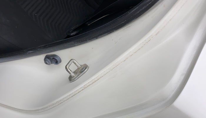 2019 Maruti Swift VXI, Petrol, Manual, 37,400 km, Left C pillar - Paint is slightly faded