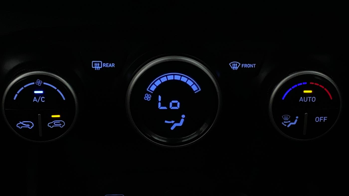 2019 Hyundai VENUE SX 1.0 (O) TURBO, Petrol, Manual, 34,777 km, Automatic Climate Control