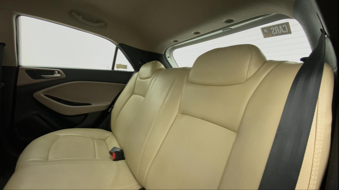 2020 Hyundai Elite i20 SPORTZ PLUS 1.2, Petrol, Manual, 53,876 km, Right Side Rear Door Cabin