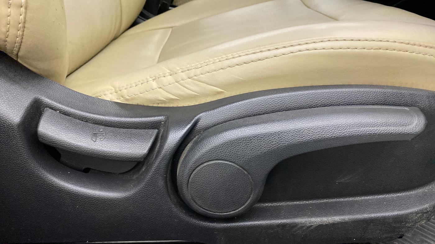2020 Hyundai Elite i20 SPORTZ PLUS 1.2, Petrol, Manual, 53,876 km, Driver Side Adjustment Panel