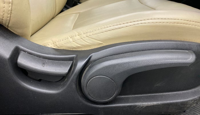 2020 Hyundai Elite i20 SPORTZ PLUS 1.2, Petrol, Manual, 53,876 km, Driver Side Adjustment Panel