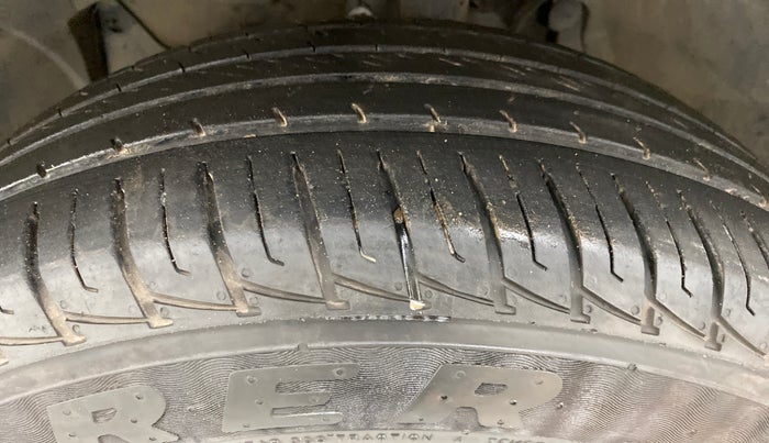 2017 Renault Duster RXZ 85 PS DIESEL, Diesel, Manual, 49,076 km, Left Front Tyre Tread