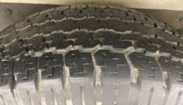 2014 Mahindra Scorpio VLX AIRBAG AT BS IV, Diesel, Automatic, 43,538 km, Right Rear Tyre Tread