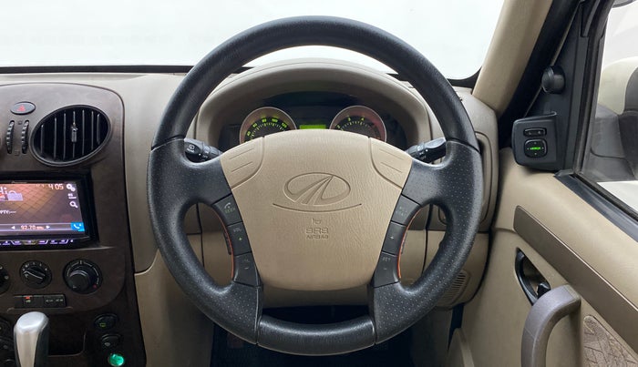 2014 Mahindra Scorpio VLX AIRBAG AT BS IV, Diesel, Automatic, 43,538 km, Steering Wheel Close Up