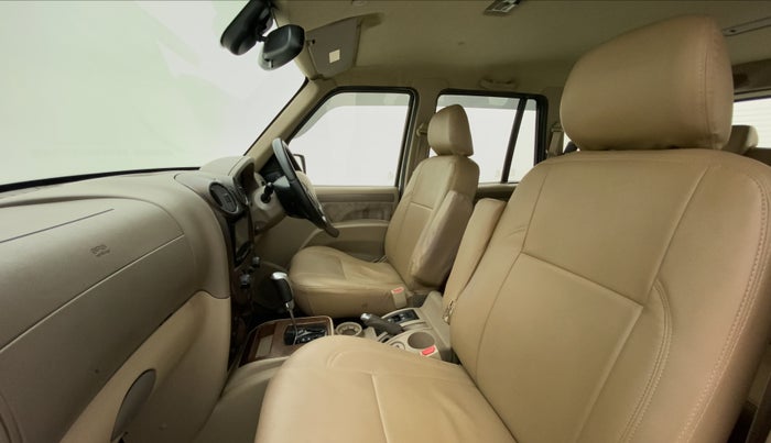 2014 Mahindra Scorpio VLX AIRBAG AT BS IV, Diesel, Automatic, 43,538 km, Right Side Front Door Cabin