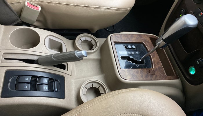 2014 Mahindra Scorpio VLX AIRBAG AT BS IV, Diesel, Automatic, 43,538 km, Gear Lever
