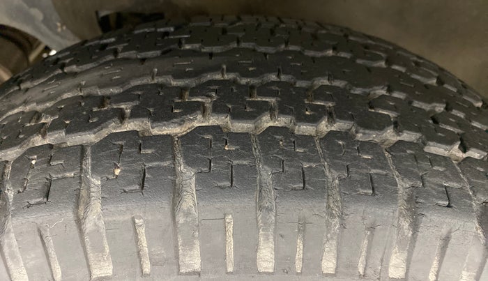2014 Mahindra Scorpio VLX AIRBAG AT BS IV, Diesel, Automatic, 43,538 km, Right Front Tyre Tread