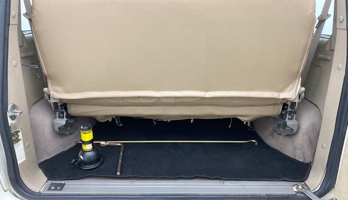 2014 Mahindra Scorpio VLX AIRBAG AT BS IV, Diesel, Automatic, 43,538 km, Boot Inside