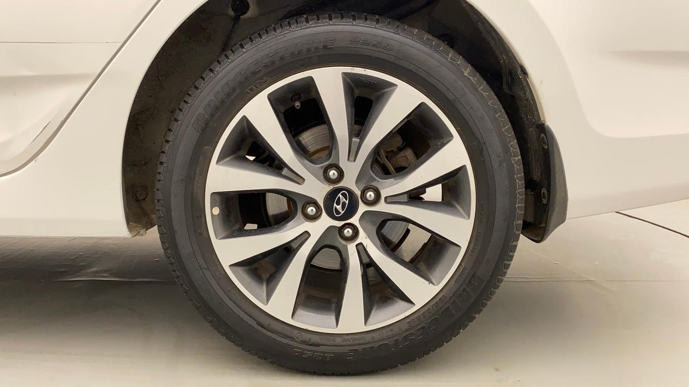 2014 Hyundai Verna FLUIDIC 1.6 CRDI SX AT, Diesel, Automatic, 70,416 km, Left Rear Wheel