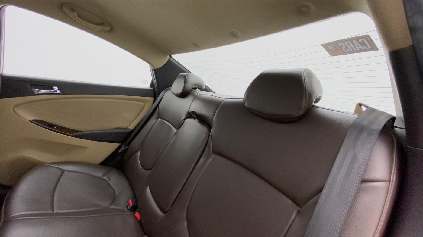 2014 Hyundai Verna FLUIDIC 1.6 CRDI SX AT, Diesel, Automatic, 70,416 km, Right Side Rear Door Cabin