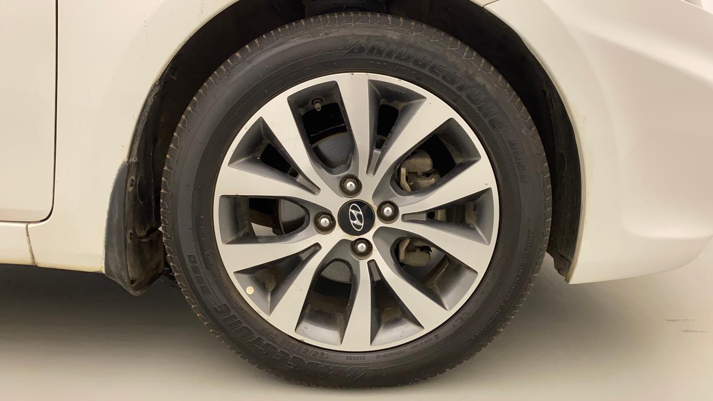2014 Hyundai Verna FLUIDIC 1.6 CRDI SX AT, Diesel, Automatic, 70,416 km, Right Front Wheel