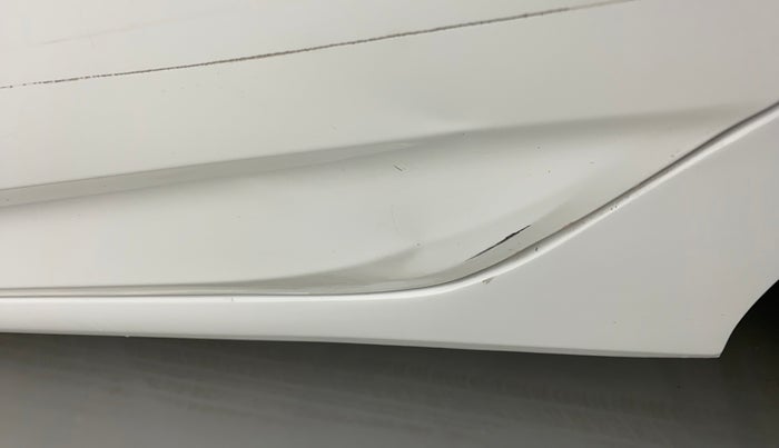 2014 Hyundai Verna FLUIDIC 1.6 CRDI SX AT, Diesel, Automatic, 70,416 km, Rear left door - Slightly dented