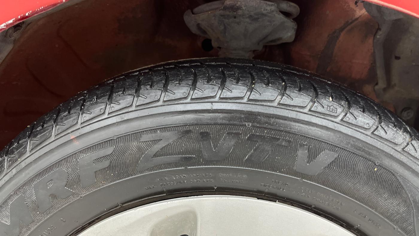 2016 Maruti Celerio ZXI AMT, Petrol, Automatic, 28,372 km, Right Front Tyre Tread