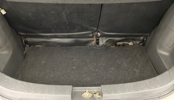 2012 Maruti Ritz VDI, Diesel, Manual, 93,911 km, Boot Inside