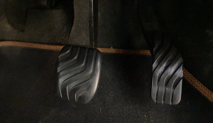 2017 Renault Kwid CLIMBER 1.0 AMT, Petrol, Automatic, 60,439 km, Pedals