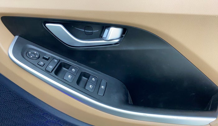 2025 Hyundai ALCAZAR Executive 7 STR 1.5 Turbo GDi Petrol MT, Petrol, Manual, 4,012 km, Driver Side Door Panels Control