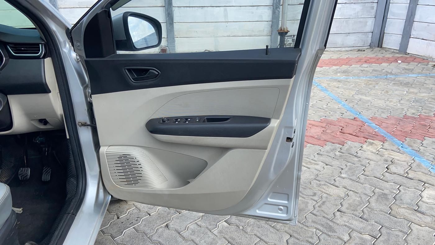 2021 Renault TRIBER RXT, Petrol, Manual, 80,903 km, Driver Side Door Panels Control