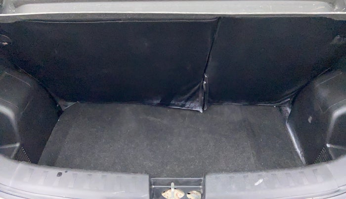 2015 Maruti Swift VDI, Diesel, Manual, 1,43,233 km, Boot Inside