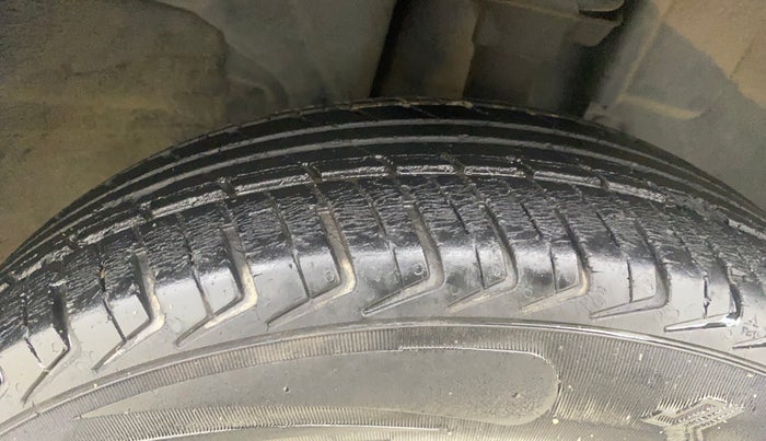 2017 Renault Kwid RXT 0.8, Petrol, Manual, 33,468 km, Right Front Tyre Tread