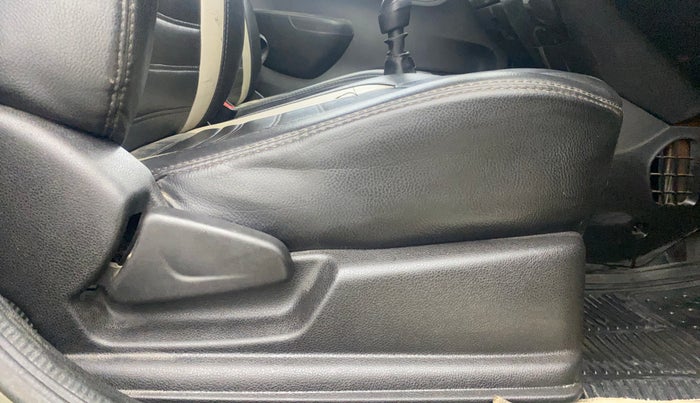 2017 Renault Kwid RXT 0.8, Petrol, Manual, 33,468 km, Driver Side Adjustment Panel