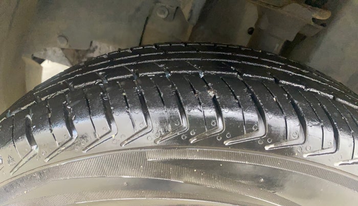 2017 Renault Kwid RXT 0.8, Petrol, Manual, 33,468 km, Left Front Tyre Tread