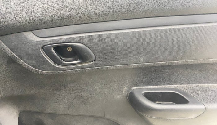 2017 Renault Kwid RXT 0.8, Petrol, Manual, 33,468 km, Driver Side Door Panels Control