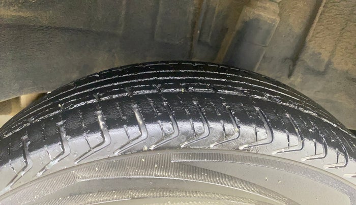 2017 Renault Kwid RXT 0.8, Petrol, Manual, 33,468 km, Left Rear Tyre Tread