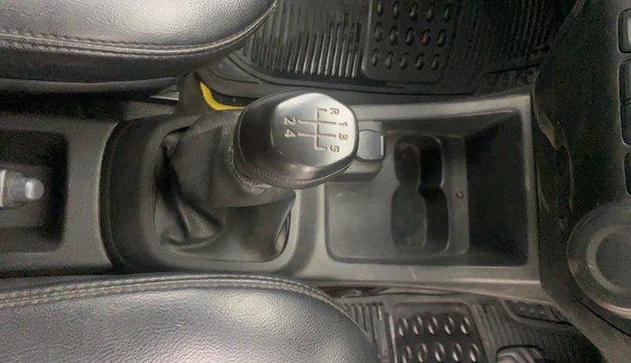 2017 Renault Kwid RXT 0.8, Petrol, Manual, 33,468 km, Gear Lever