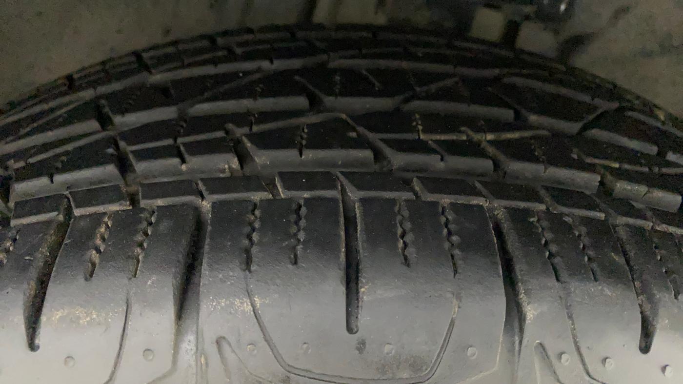 2019 Jeep Compass LONGITUDE (O) 2.0 DIESEL, Diesel, Manual, 88,776 km, Right Front Tyre Tread
