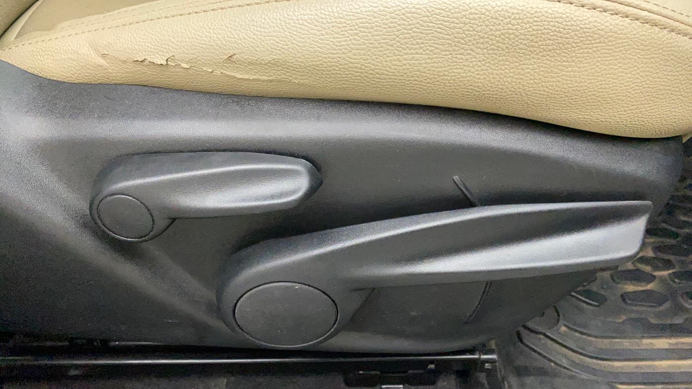 2019 Jeep Compass LONGITUDE (O) 2.0 DIESEL, Diesel, Manual, 88,776 km, Driver Side Adjustment Panel