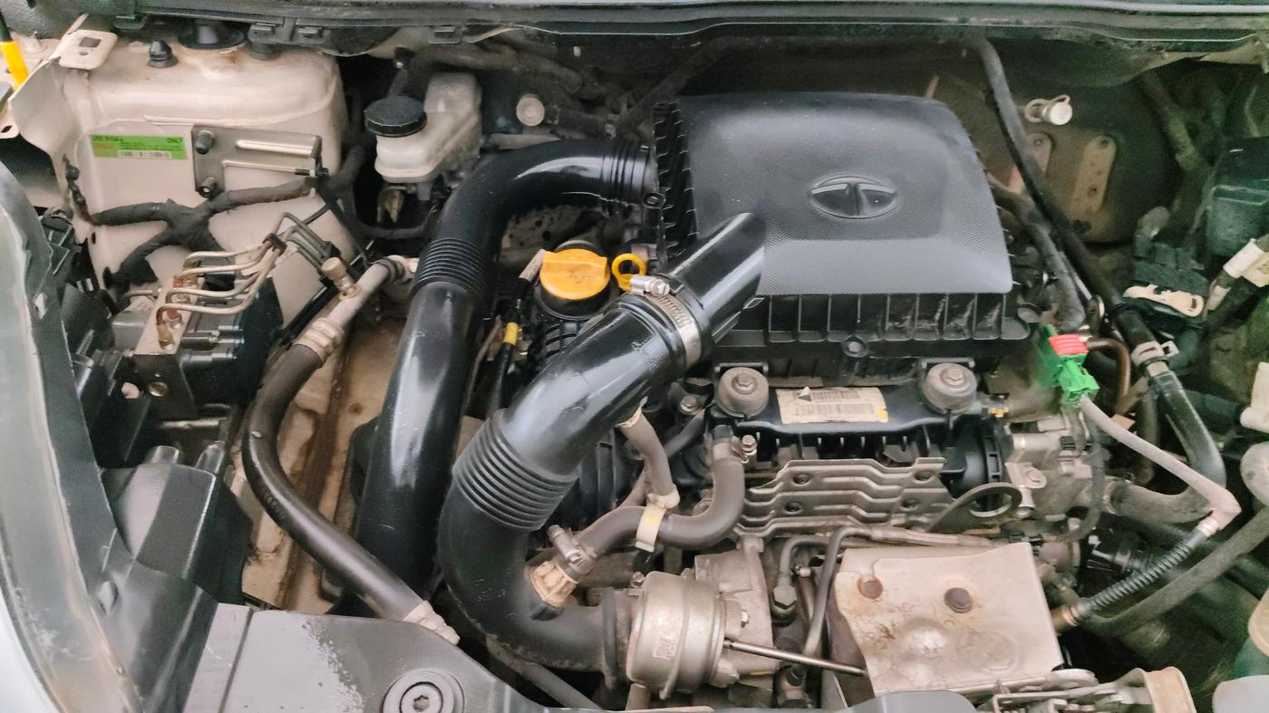 2018 Tata NEXON XM PETROL, Petrol, Manual, 1,02,378 km, Engine View - Right