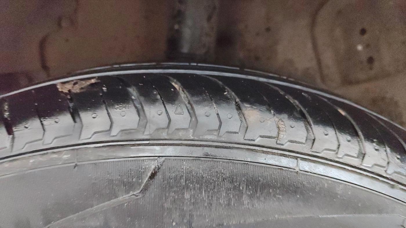 2018 Tata NEXON XM PETROL, Petrol, Manual, 1,02,378 km, Right Rear Tyre Tread
