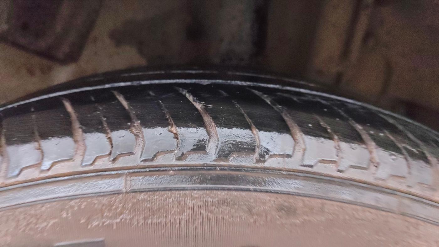 2018 Tata NEXON XM PETROL, Petrol, Manual, 1,02,378 km, Left Rear Tyre Tread