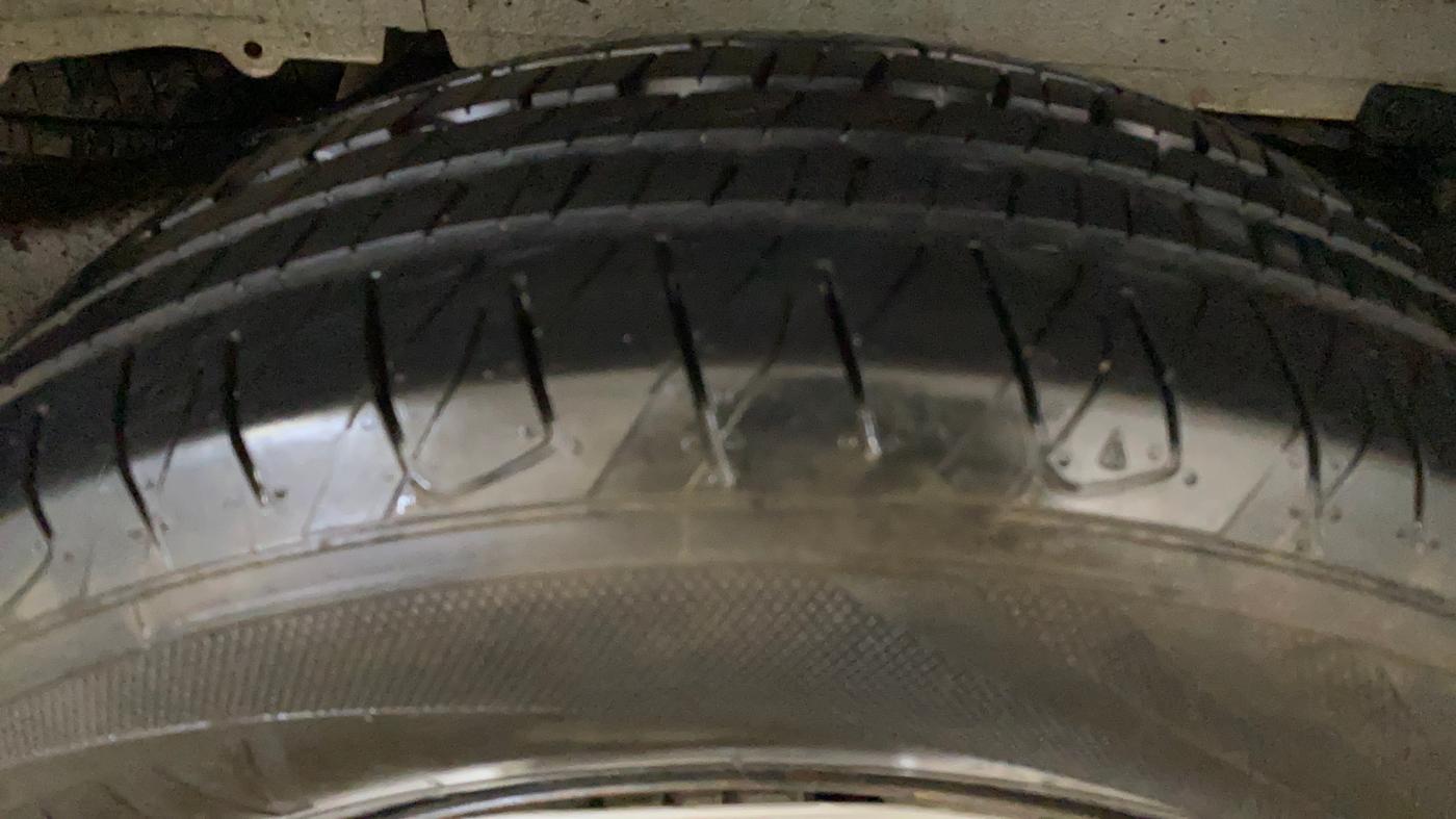 2020 Mahindra Scorpio S9, Diesel, Manual, 1,40,132 km, Right Rear Tyre Tread