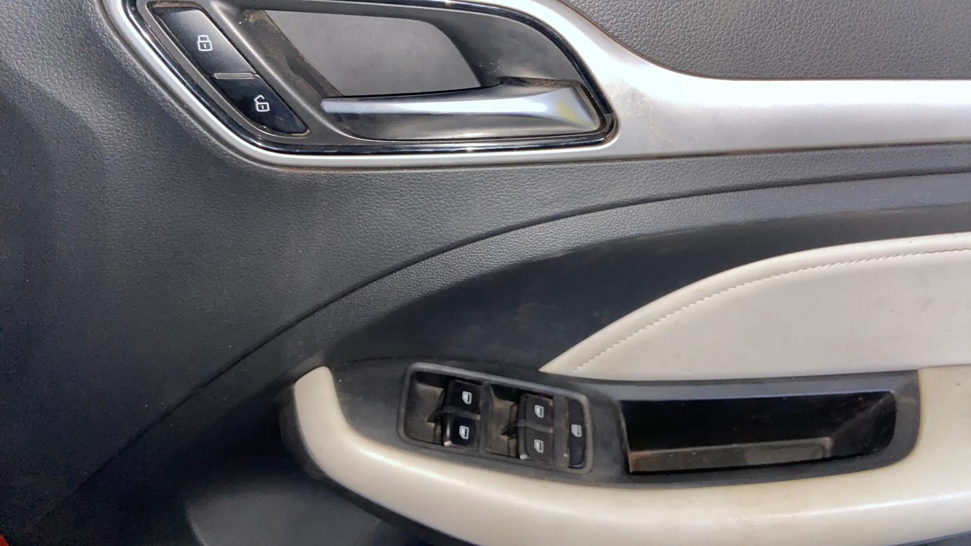 2022 MG ASTOR SHARP 1.5 CVT, Petrol, Automatic, 65,707 km, Driver Side Door Panels Control