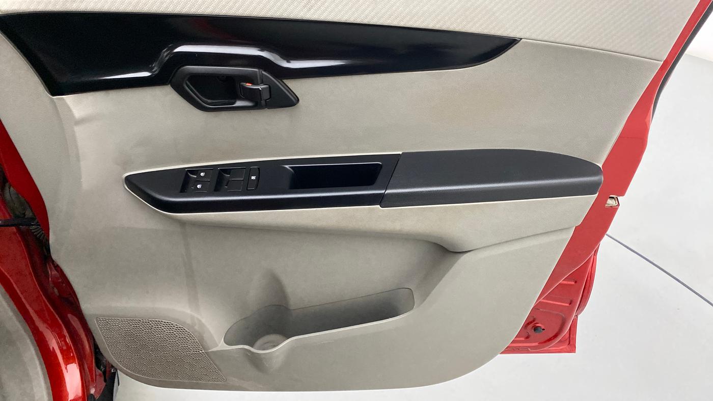 2017 Mahindra Kuv100 K4+ 6 STR, Petrol, Manual, 27,603 km, Driver Side Door Panels Control