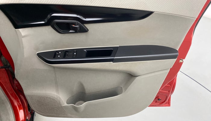 2017 Mahindra Kuv100 K4+ 6 STR, Petrol, Manual, 27,603 km, Driver Side Door Panels Control