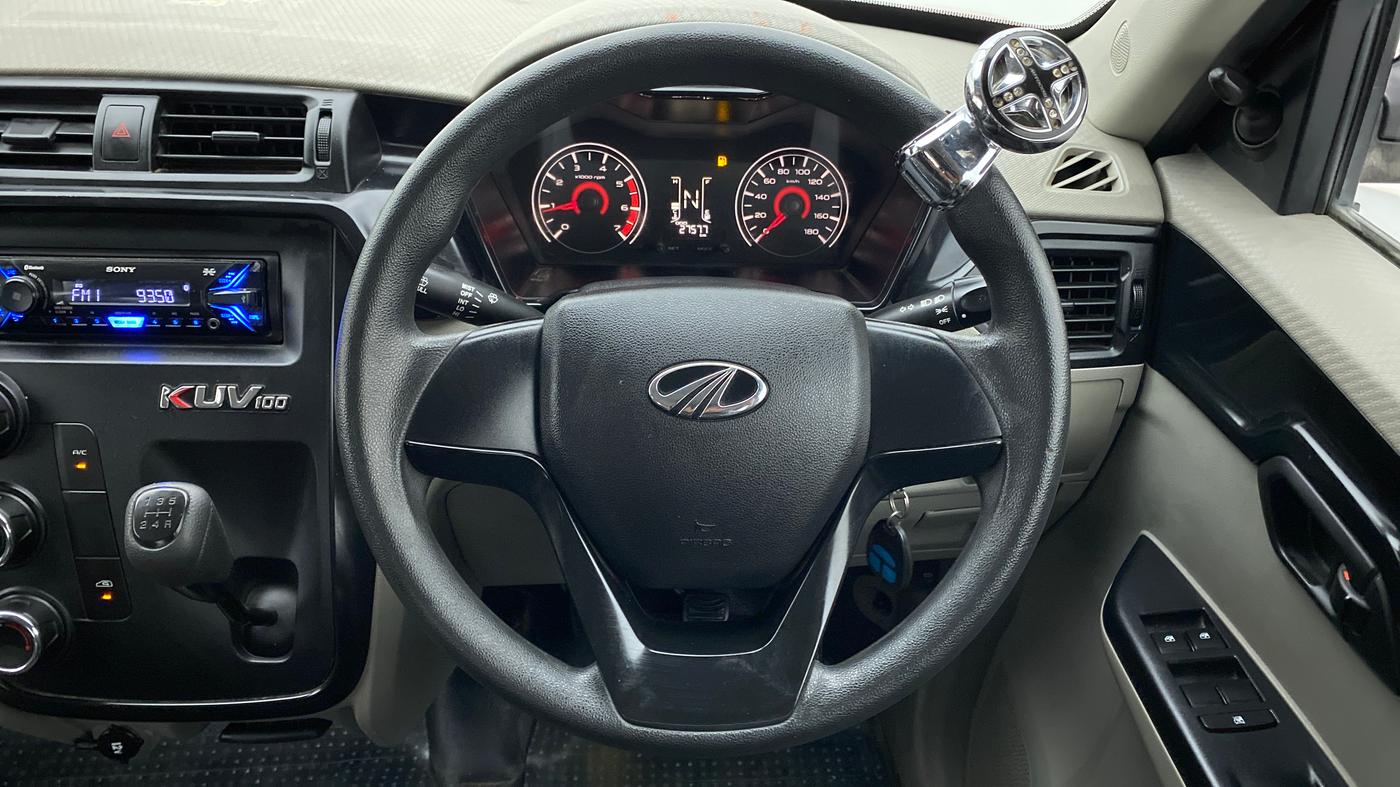 2017 Mahindra Kuv100 K4+ 6 STR, Petrol, Manual, 27,603 km, Steering Wheel Close Up