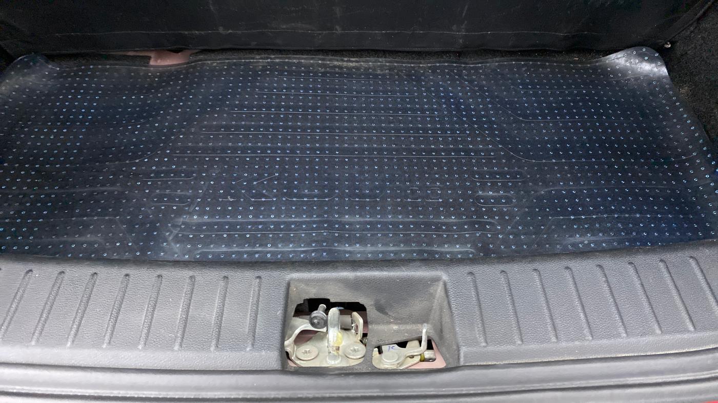 2017 Mahindra Kuv100 K4+ 6 STR, Petrol, Manual, 27,603 km, Boot Inside