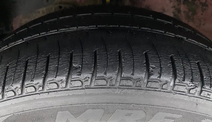 2017 Mahindra Kuv100 K4+ 6 STR, Petrol, Manual, 27,603 km, Left Front Tyre Tread