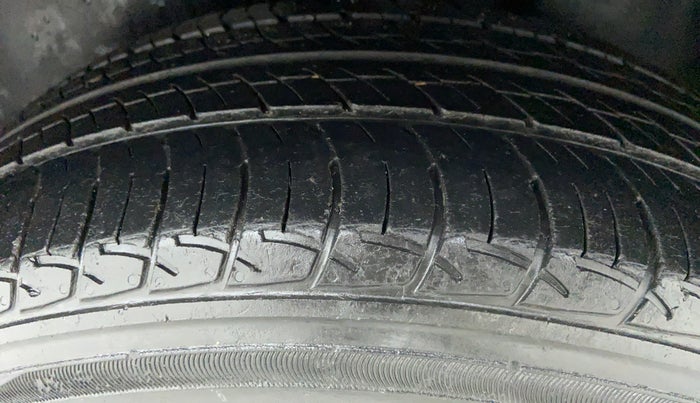 2016 Volkswagen Polo COMFORTLINE 1.2L PETROL, Petrol, Manual, 39,639 km, Left Rear Tyre Tread