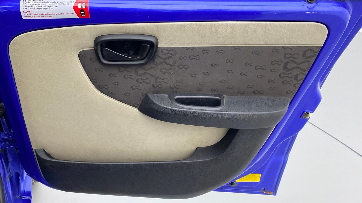2015 Tata Nano TWIST XTA, Petrol, Automatic, 39,937 km, Driver Side Door Panels Control