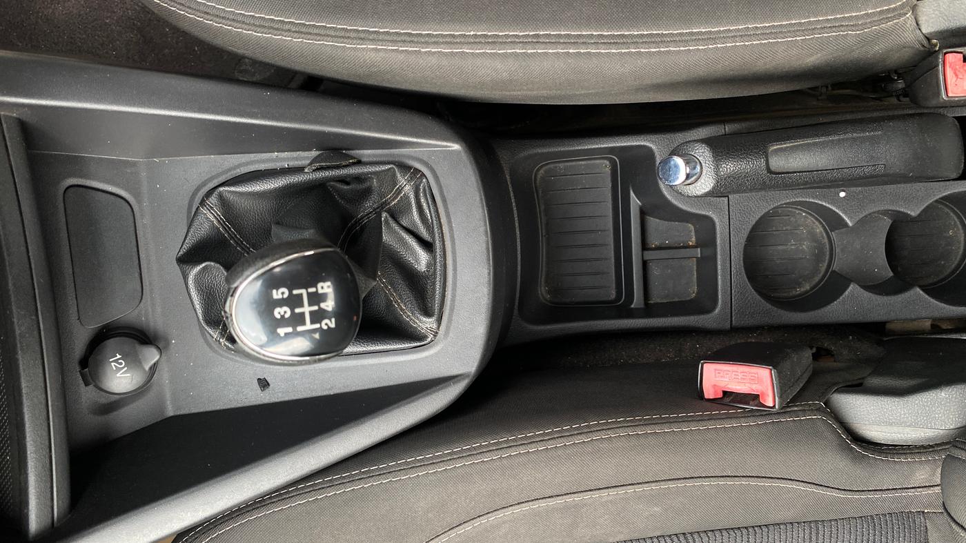 2018 Ford Figo Aspire TITANIUM 1.2 PETROL, Petrol, Manual, 45,564 km, Gear Lever