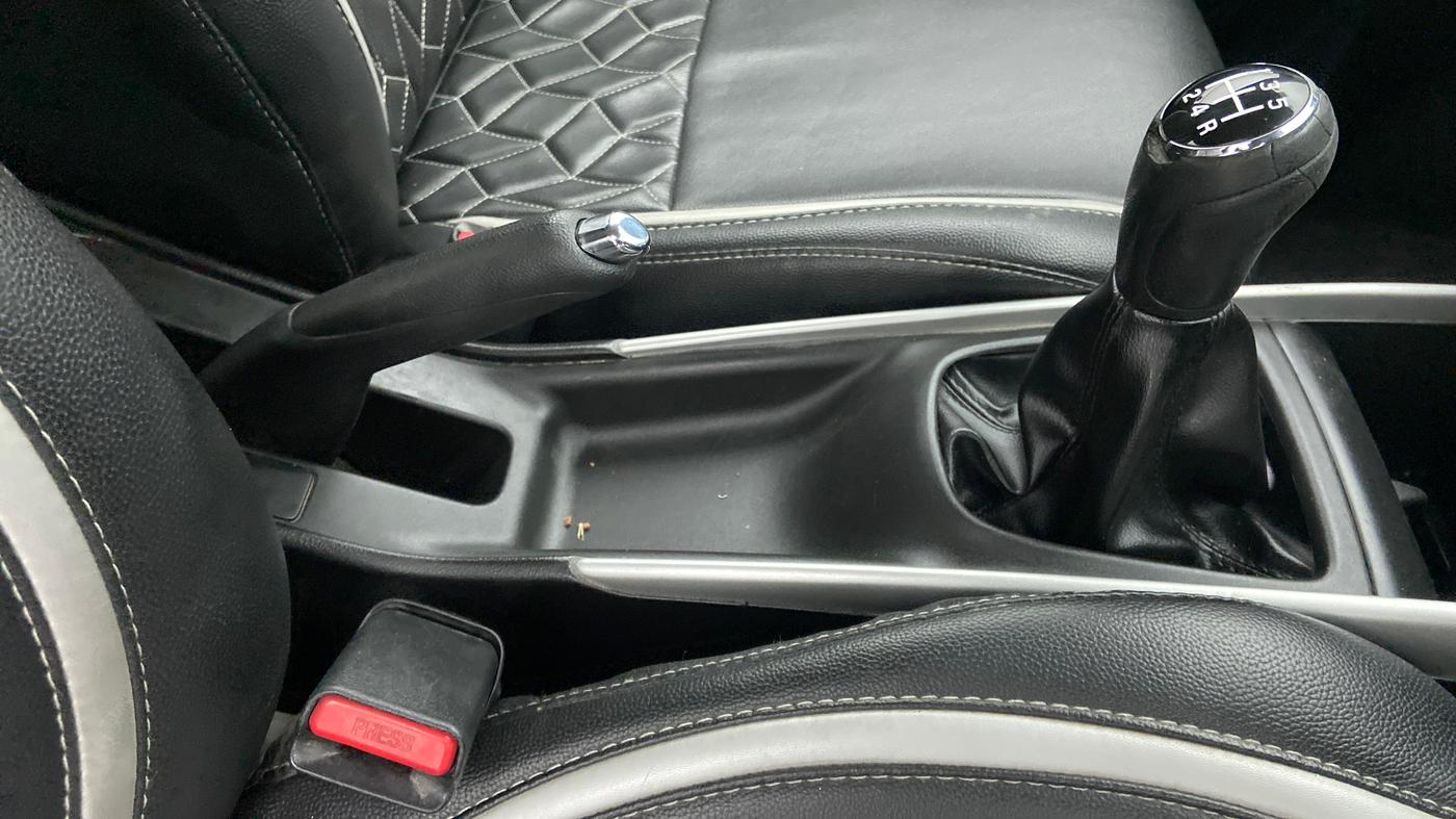 2017 Maruti Baleno DELTA PETROL 1.2, Petrol, Manual, 65,356 km, Gear Lever