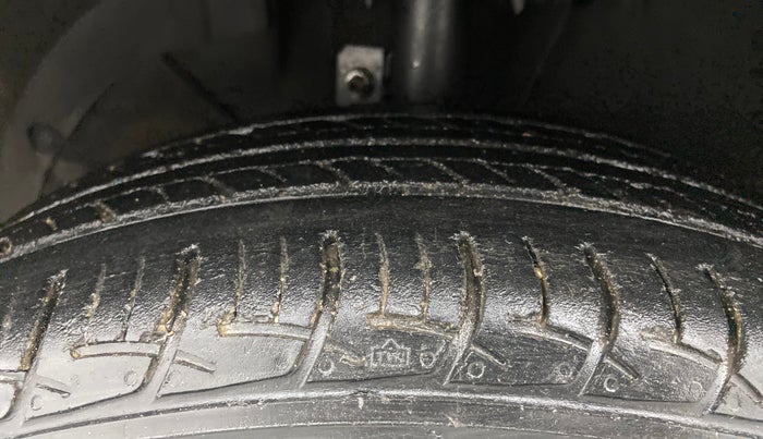 2017 Maruti Baleno DELTA PETROL 1.2, Petrol, Manual, 65,356 km, Left Front Tyre Tread