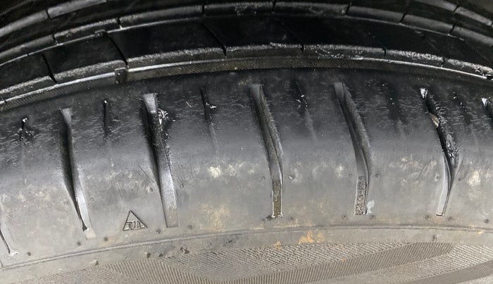 2021 Tata PUNCH CREATIVE  1.2 RTN DUAL TONE, Petrol, Manual, 33,817 km, Right Front Tyre Tread