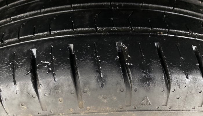 2021 Tata PUNCH CREATIVE  1.2 RTN DUAL TONE, Petrol, Manual, 33,817 km, Left Front Tyre Tread