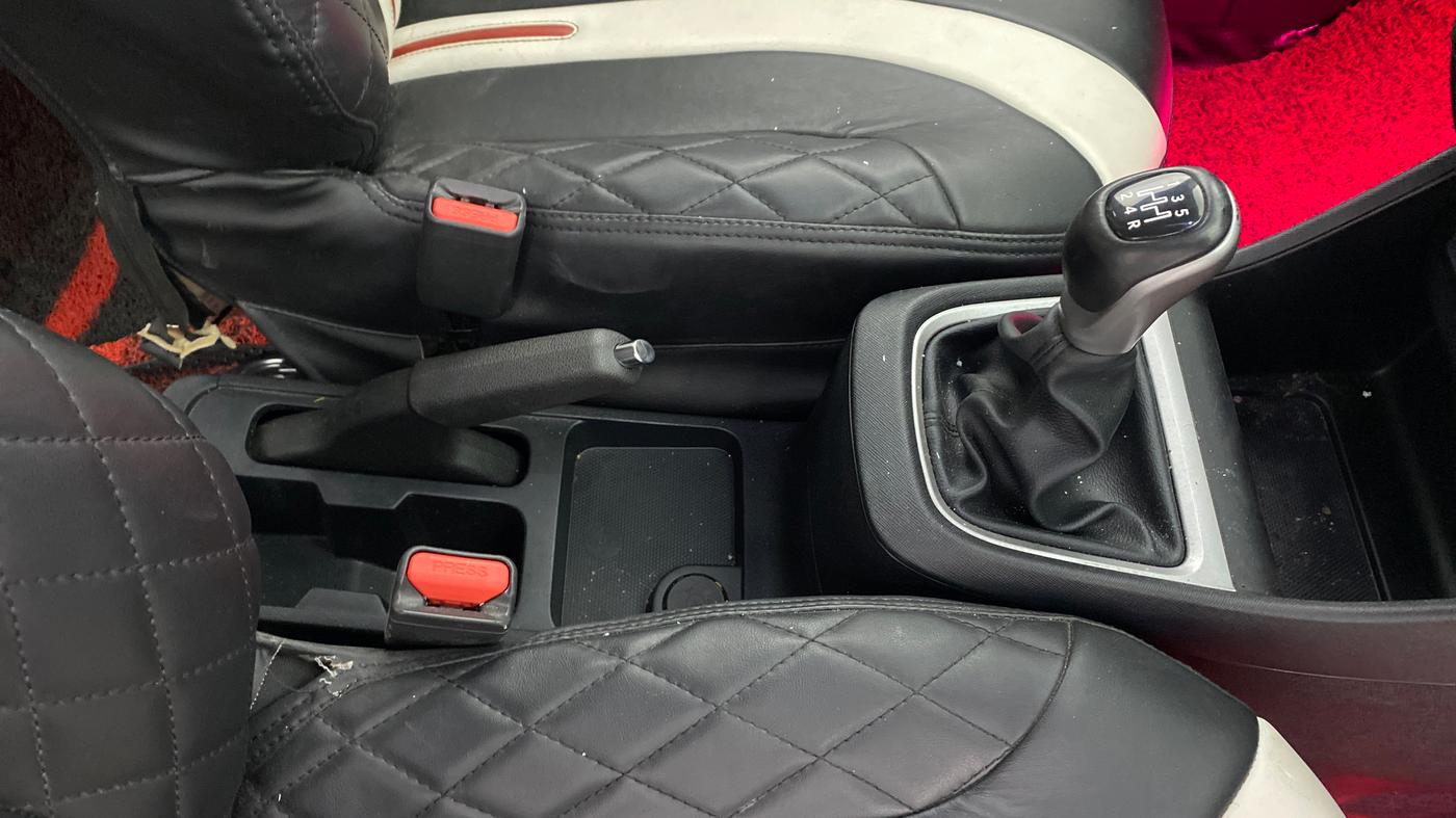 2021 Tata PUNCH CREATIVE  1.2 RTN DUAL TONE, Petrol, Manual, 33,817 km, Gear Lever