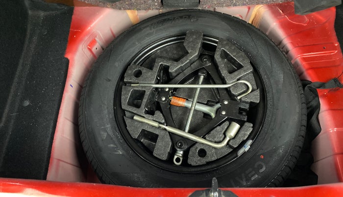 2021 Tata PUNCH CREATIVE  1.2 RTN DUAL TONE, Petrol, Manual, 33,817 km, Spare Tyre